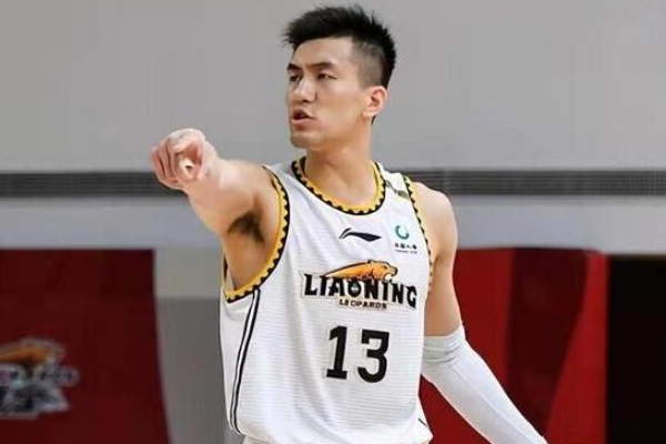 郭艾伦年薪多少人民币?